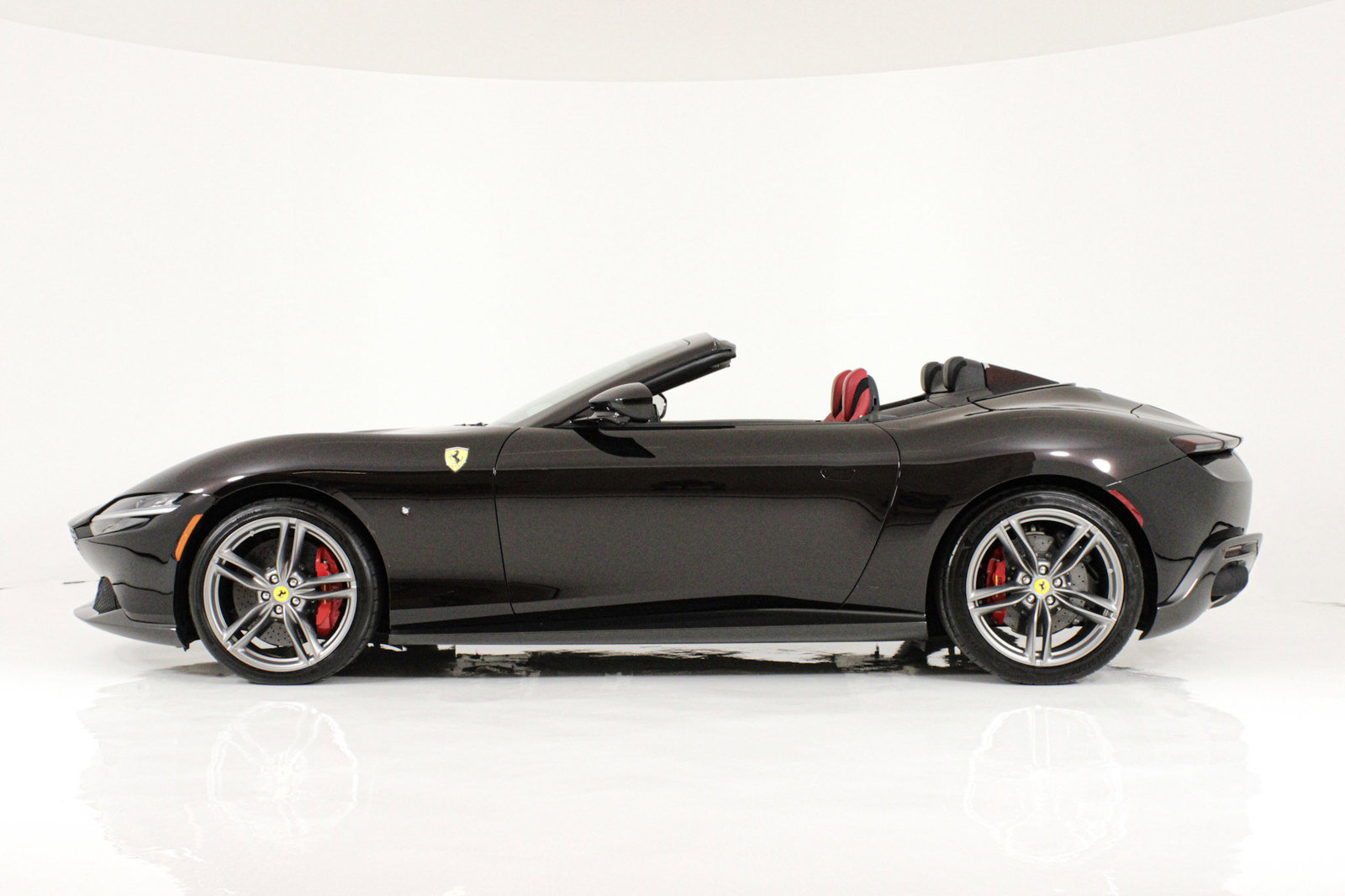 Certified 2024 Ferrari Roma Spider RWD image 5