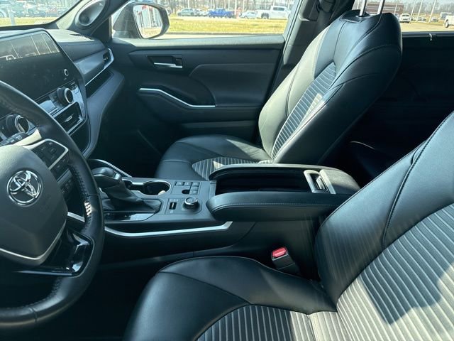 Used 2023 Toyota Highlander XSE image 4