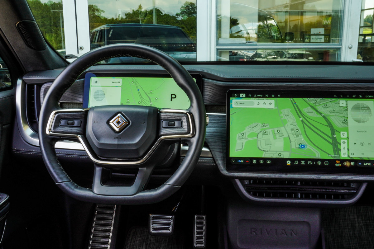 Used 2024 Rivian R1S Adventure Quad AWD/4WD image 17