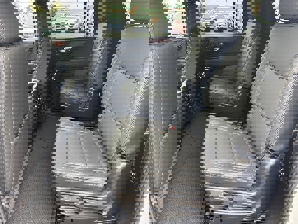 Used 2025 GMC Yukon XL Denali image 6