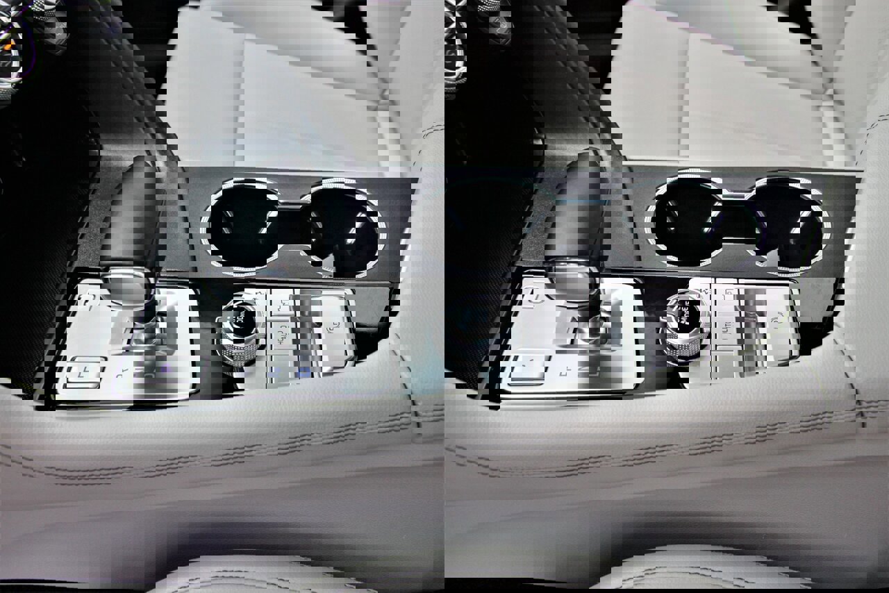 Used 2022 Genesis G70 2.0T RWD image 35