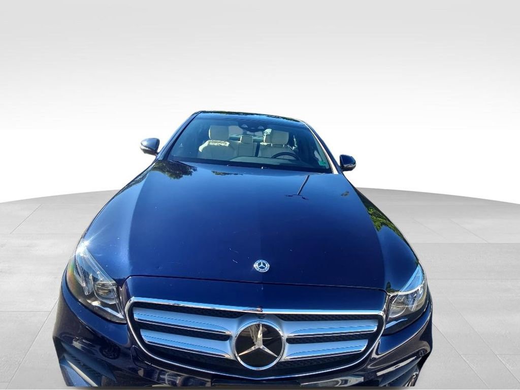 Used 2018 Mercedes-Benz E 300 4MATIC image 2