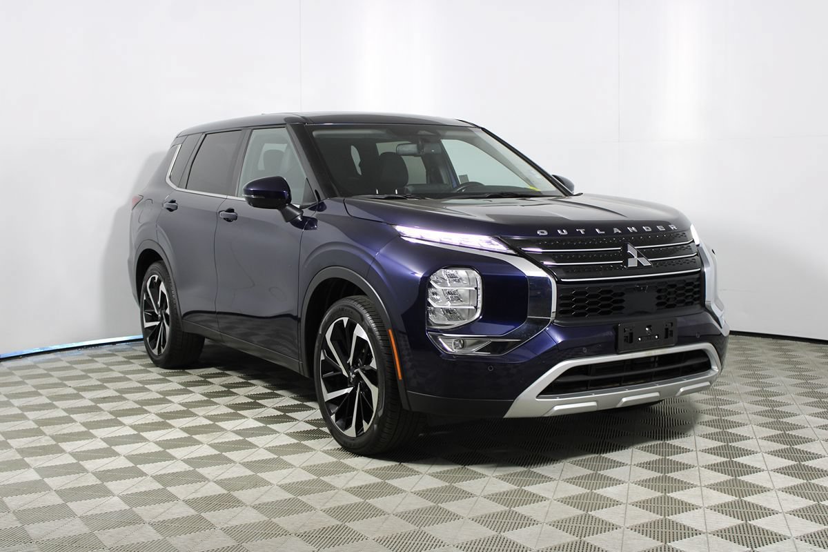 Used 2024 Mitsubishi Outlander SE Black Edition