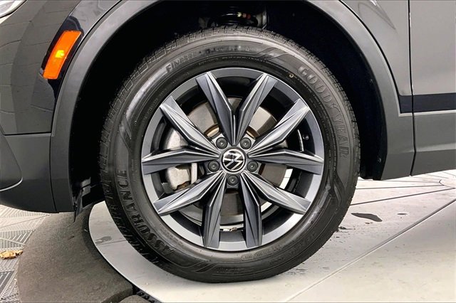 Used 2023 Volkswagen Tiguan SE image 9