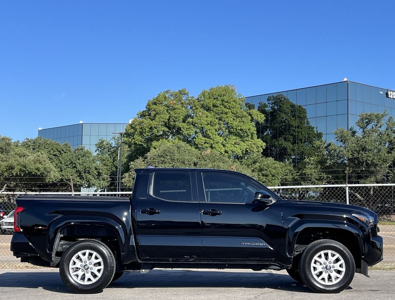 Used 2025 Toyota Tacoma SR5 RWD image 3