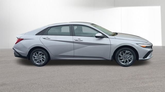 New 2026 Hyundai Elantra Blue image 10