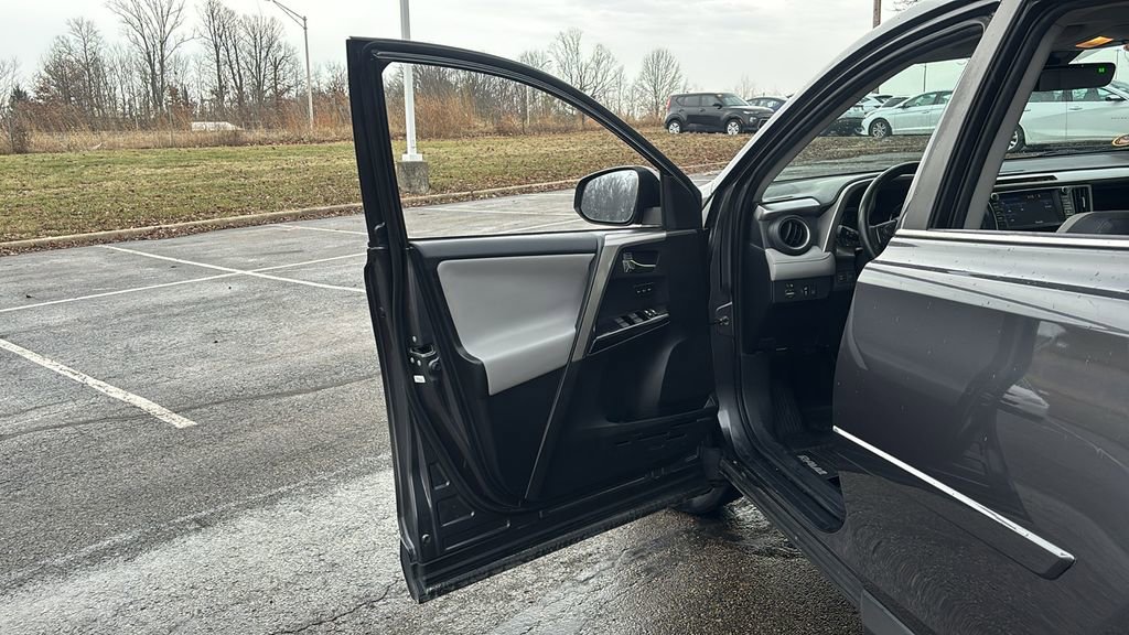 Used 2018 Toyota RAV4 Limited image 11