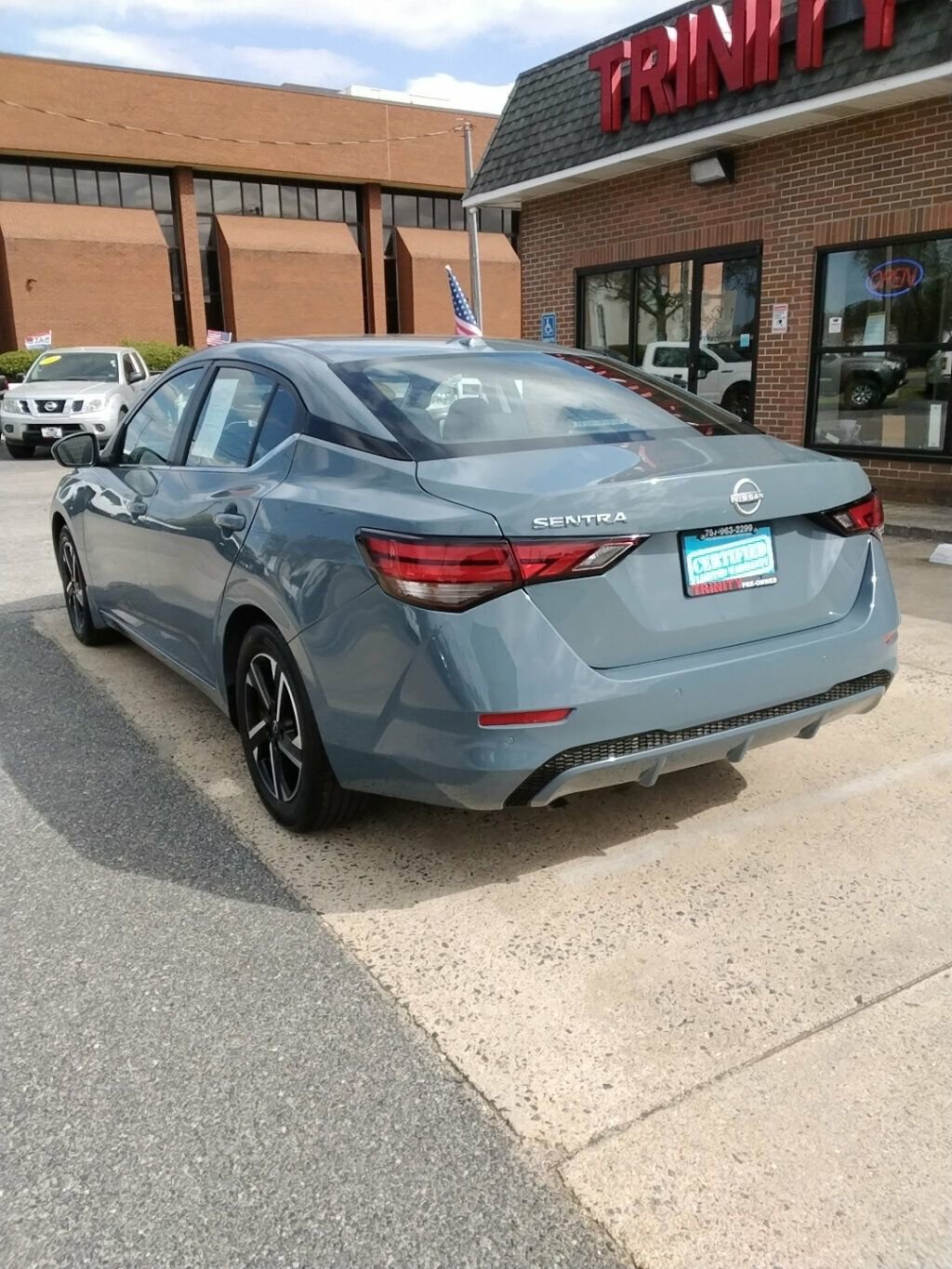 Used 2025 Nissan Sentra SV image 2