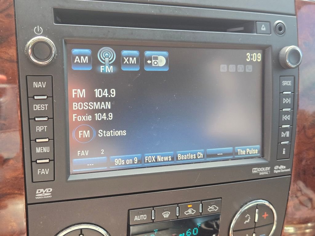 Used 2013 Chevrolet Avalanche LTZ image 28