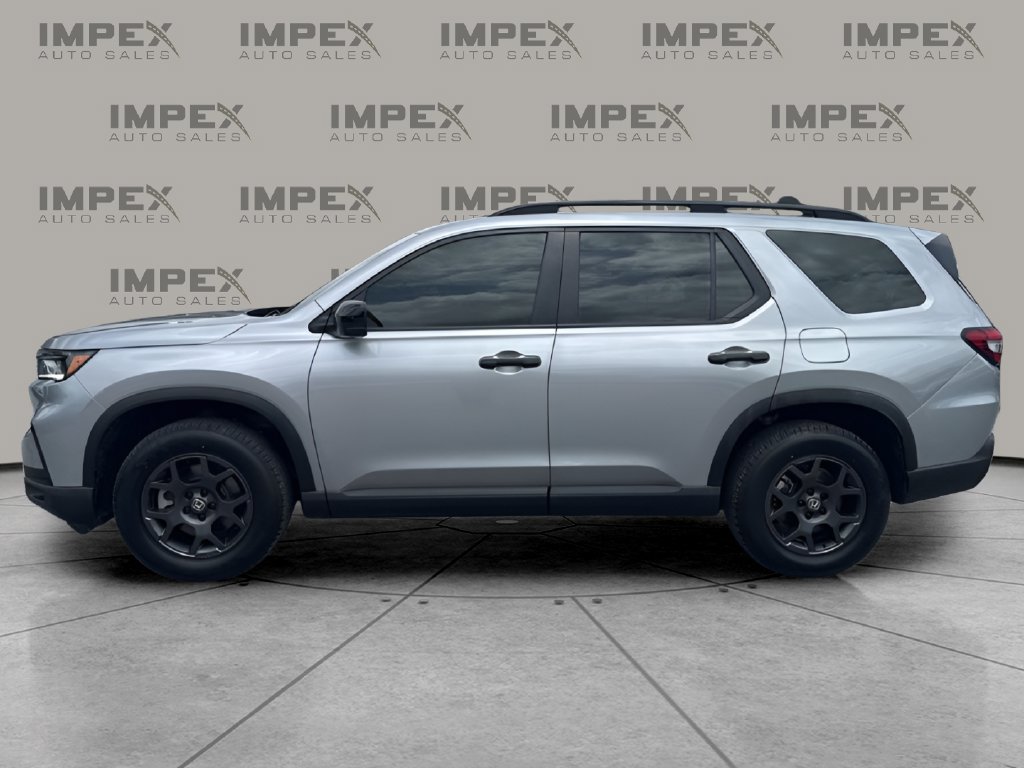 Used 2025 Honda Pilot TrailSport image 2