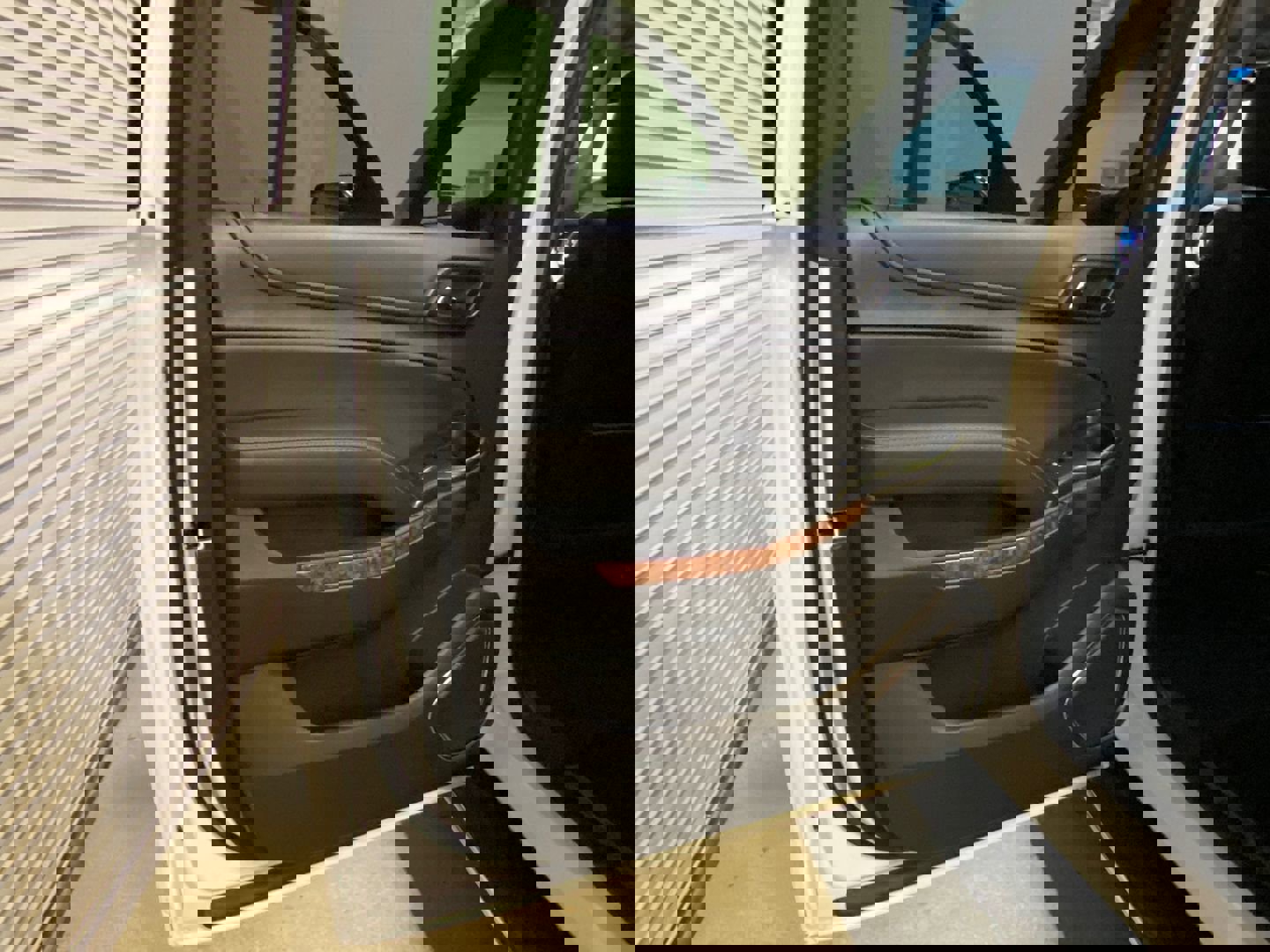 Used 2017 Chevrolet Suburban Premier image 38