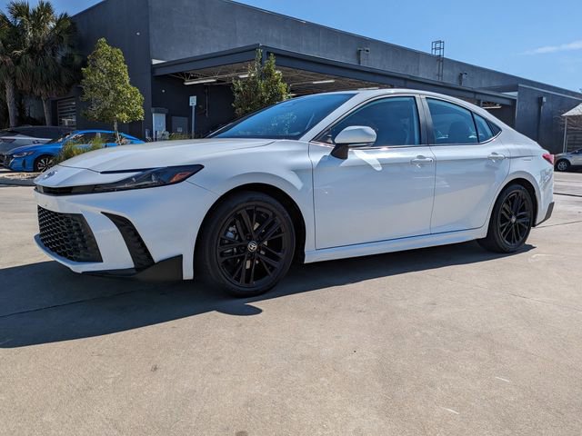 Used 2025 Toyota Camry SE image 10