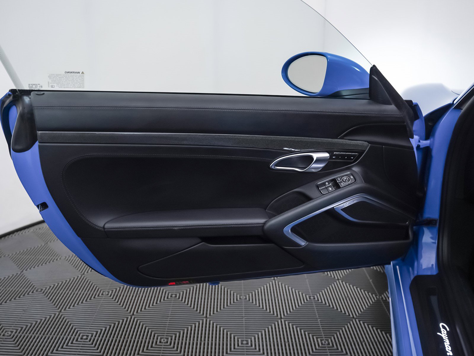 Used 2025 Porsche 718 Cayman GT4 image 27