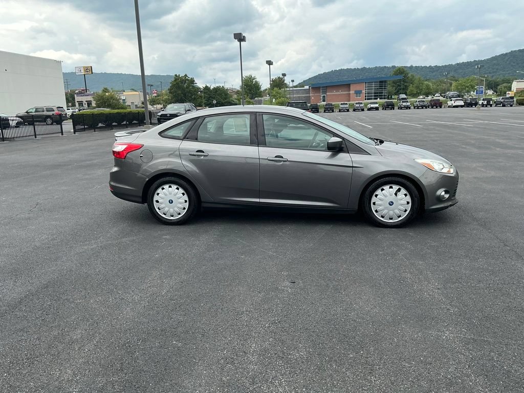Used 2012 Ford Focus SE w/ Interior Protection Pkg FWD image 5