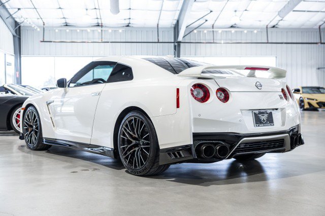 Used 2023 Nissan GT-R Premium w/ Premium Interior Package AWD/4WD image 4