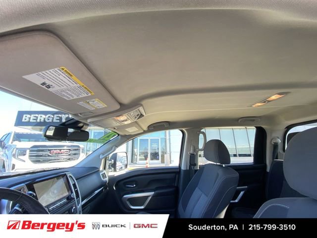Used 2021 Nissan Titan SV w/ SV Convenience Package image 21