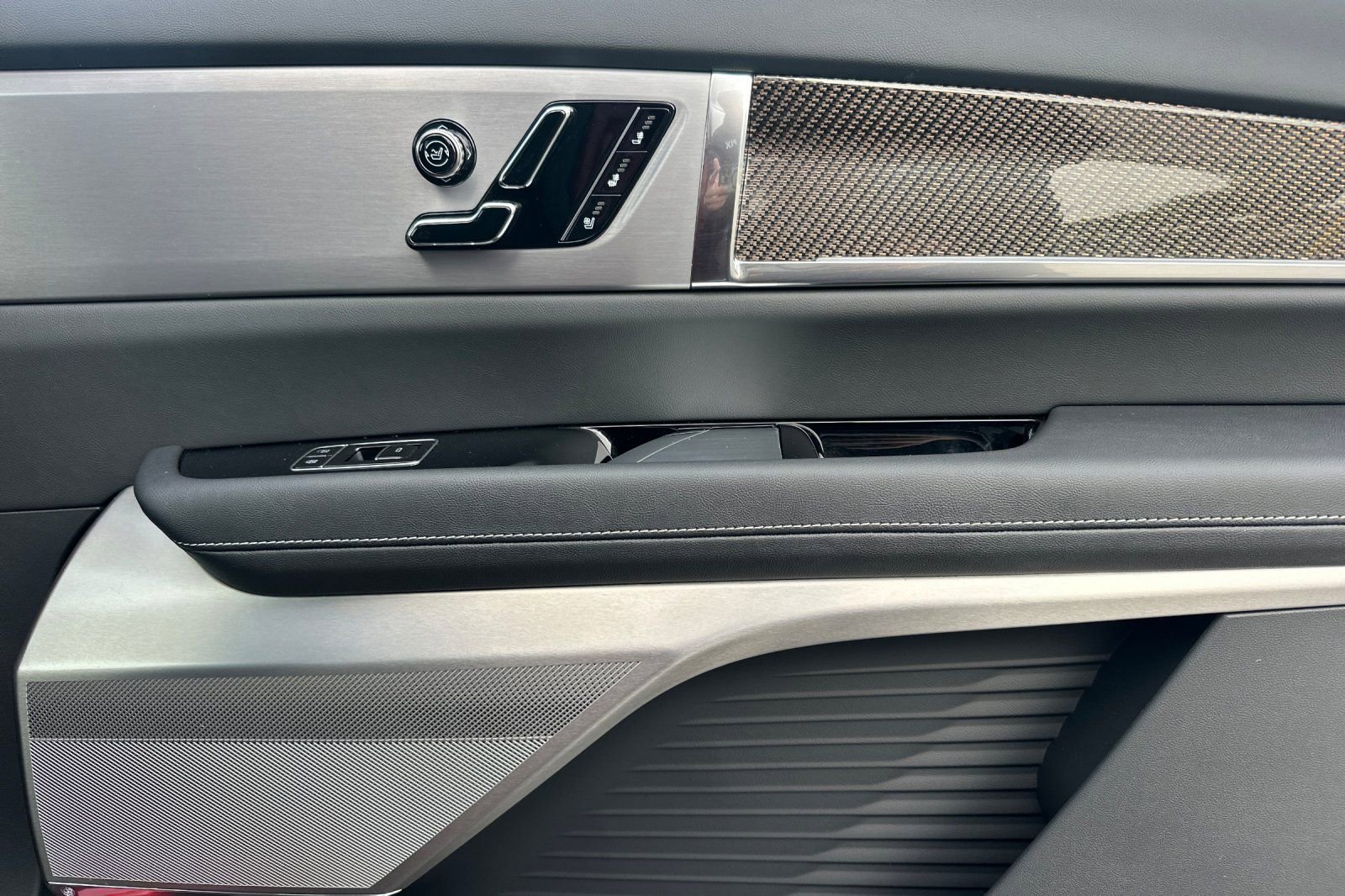 Used 2026 Cadillac Vistiq Sport w/ LPO, Floor Liner Package image 21