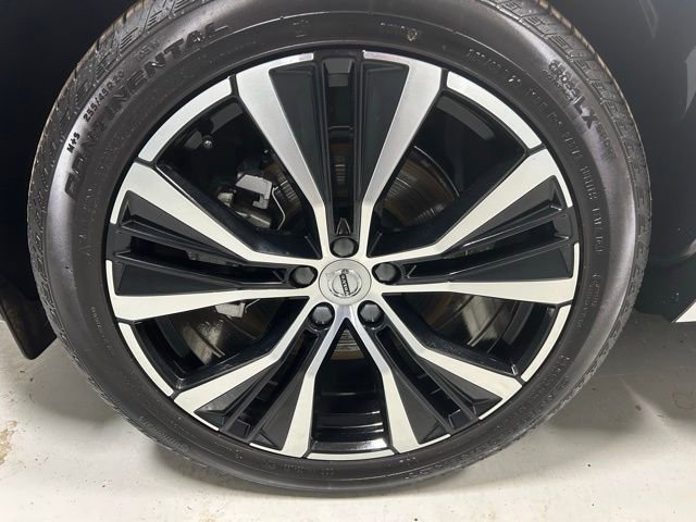 Used 2025 Volvo XC60 B5 Plus image 6