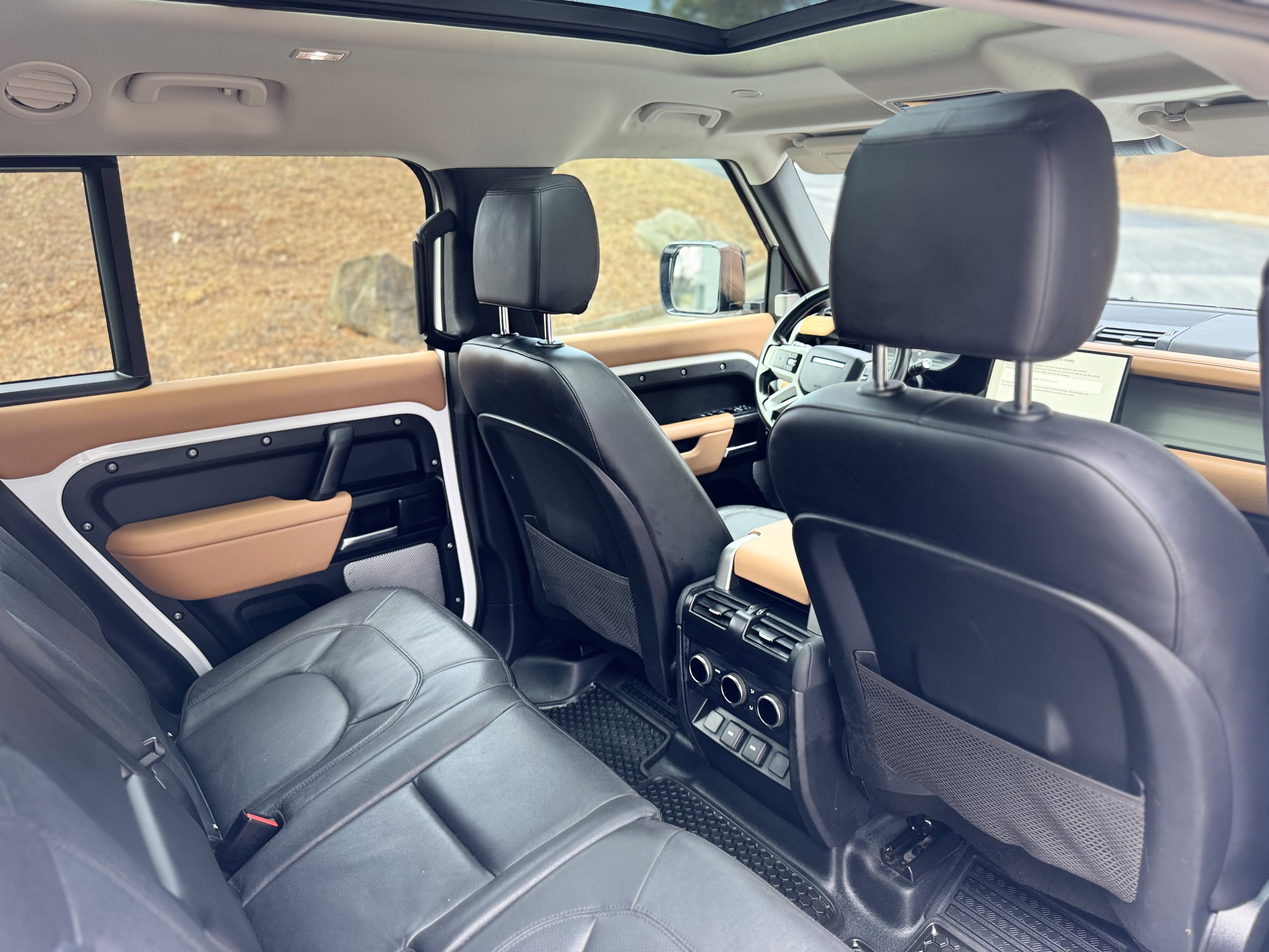 Used 2023 Land Rover Defender 130 S image 22