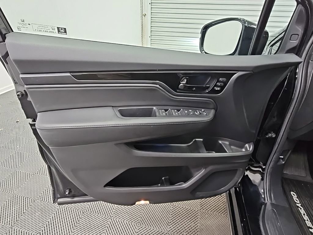 Used 2025 Honda Odyssey Elite image 31