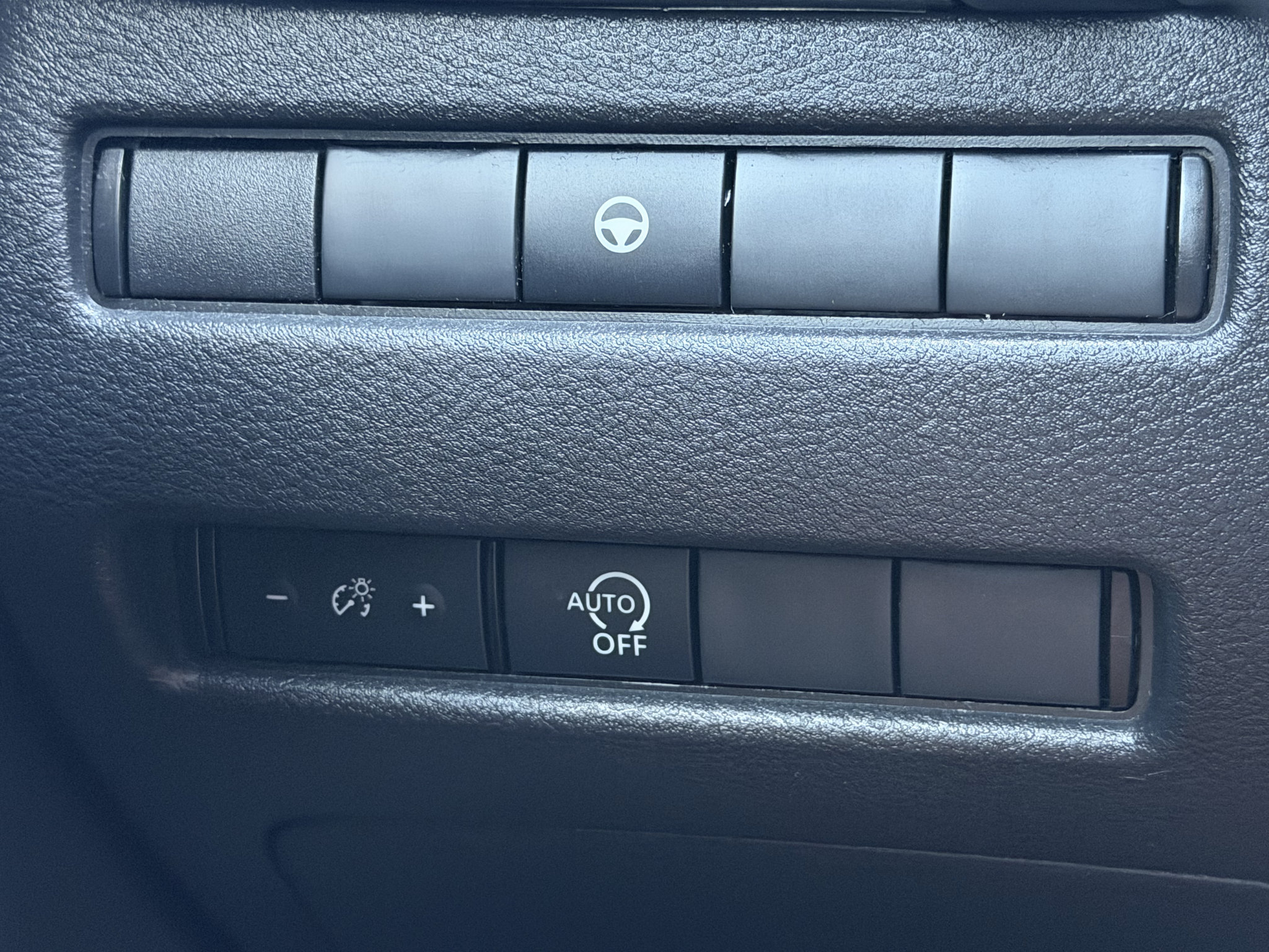 Used 2023 Nissan Rogue SV AWD/4WD image 17