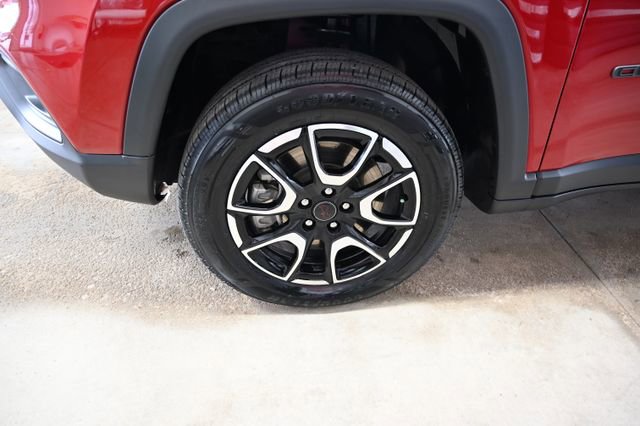 Used 2025 Jeep Compass Trailhawk AWD/4WD image 30