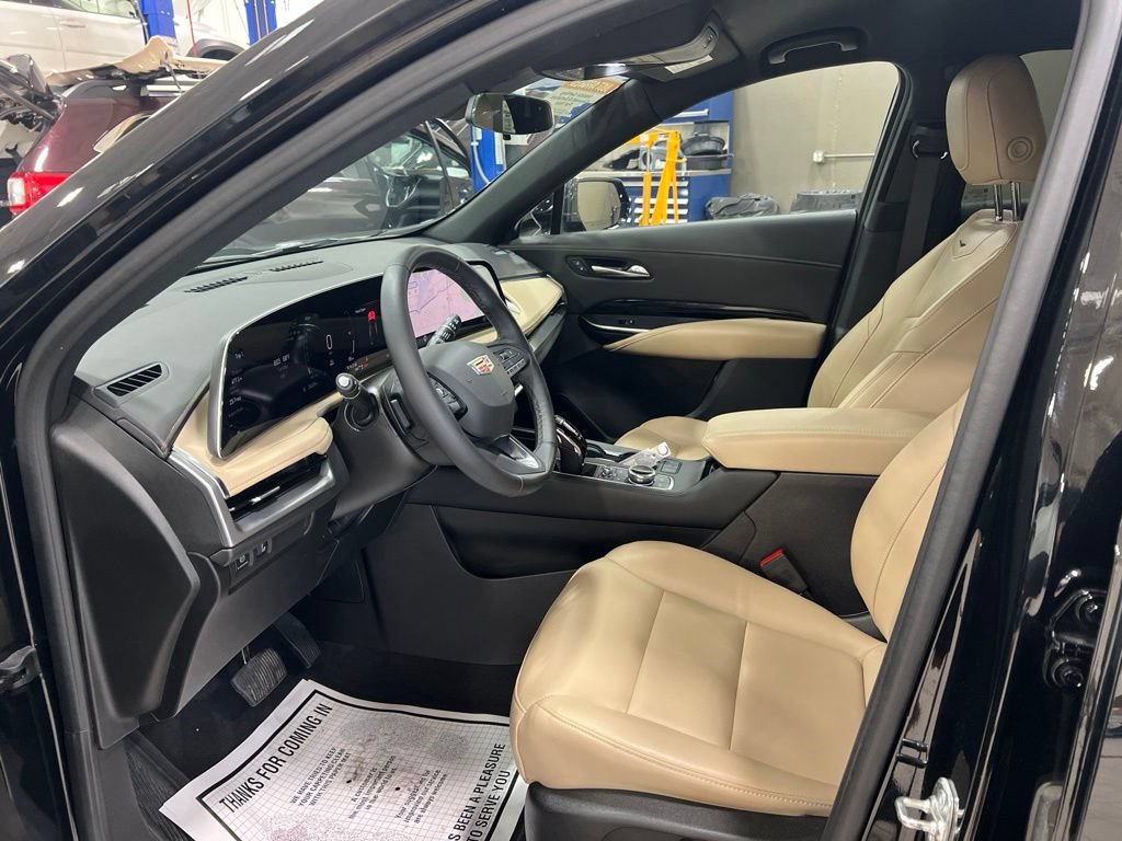 Used 2024 Cadillac XT4 Luxury w/ Cold Weather Package AWD/4WD image 10