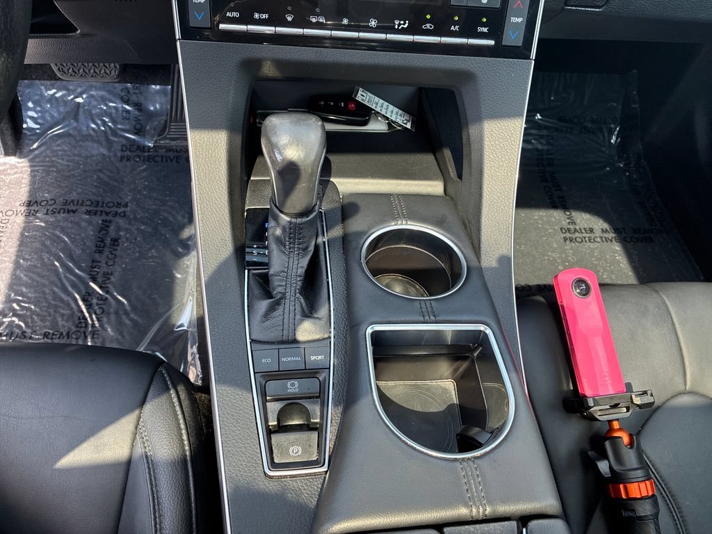 Used 2021 Toyota Avalon XLE w/ Moonroof Package FWD image 15