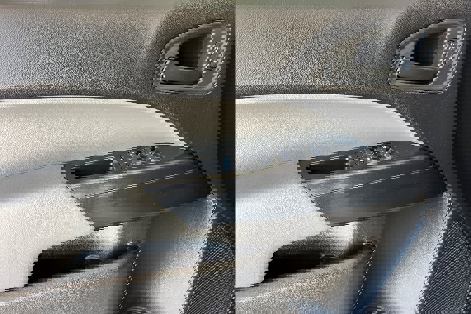 Used 2022 Chevrolet Colorado W/T image 12