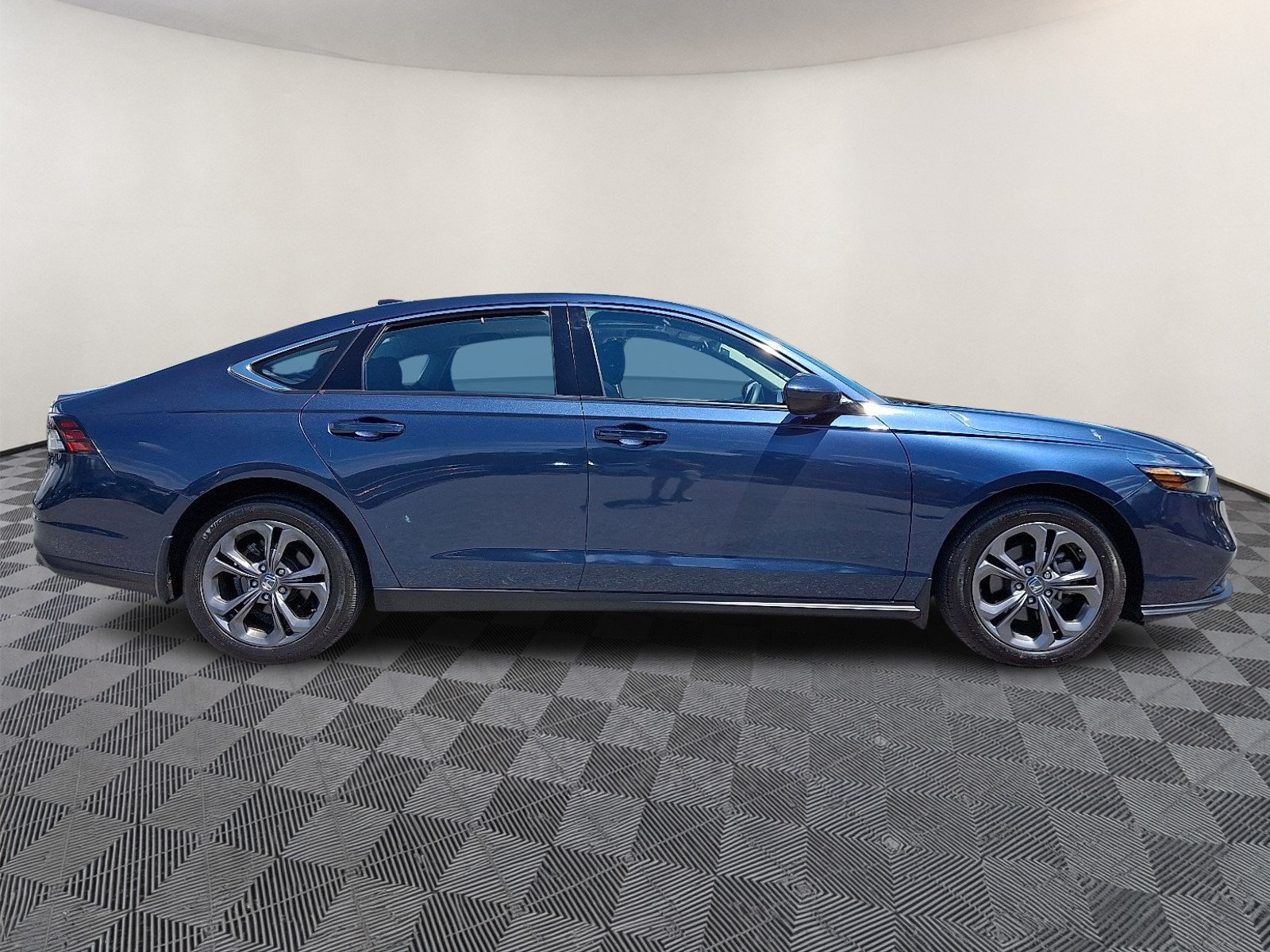 Used 2023 Honda Accord EX image 7