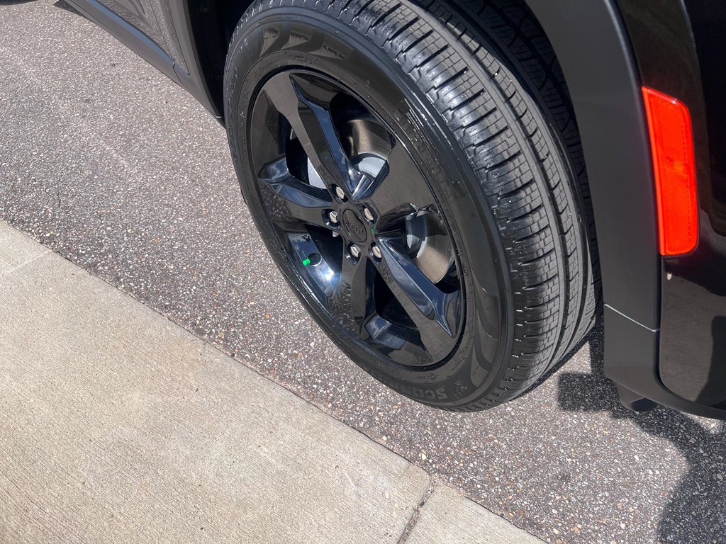 New 2026 Jeep Grand Cherokee Limited w/ Limited Altitude Package RWD image 11