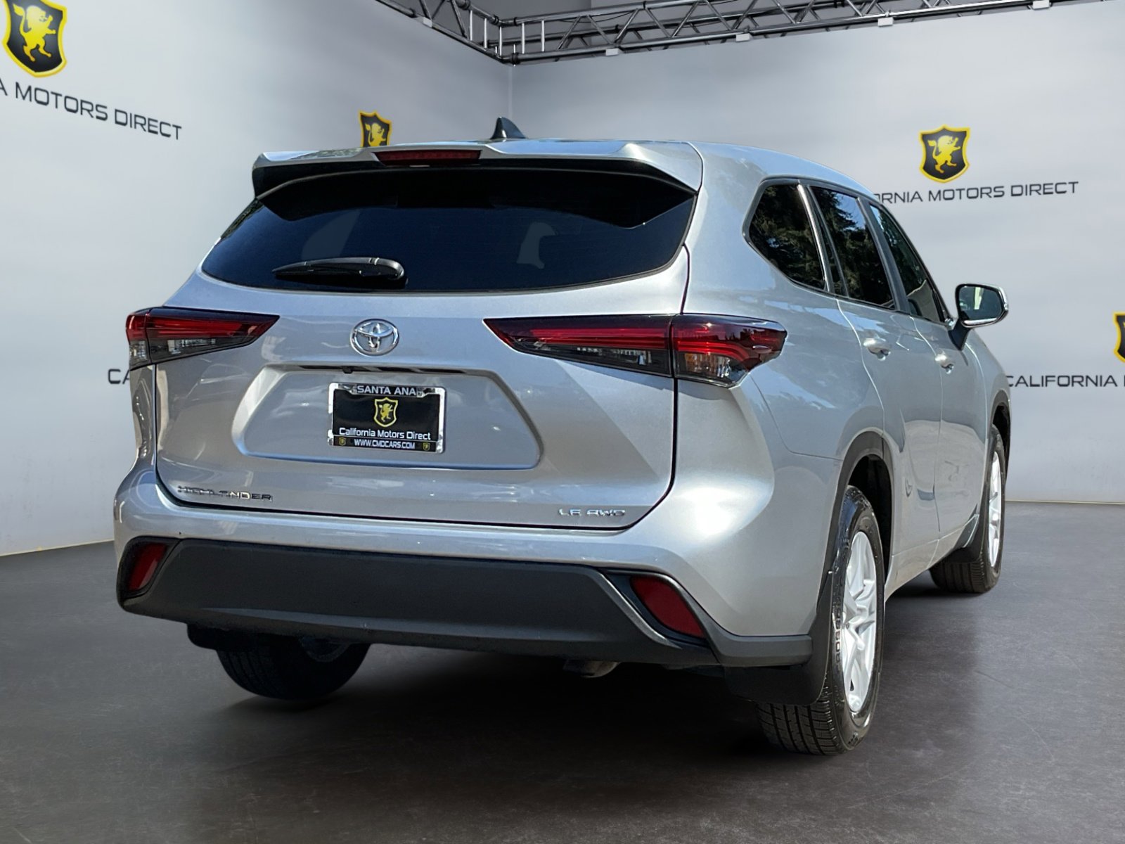 Used 2024 Toyota Highlander LE image 5