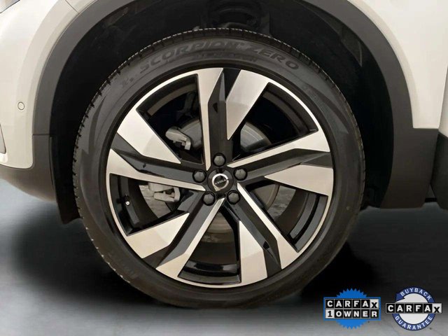 Used 2025 Volvo XC40 B5 Plus image 29