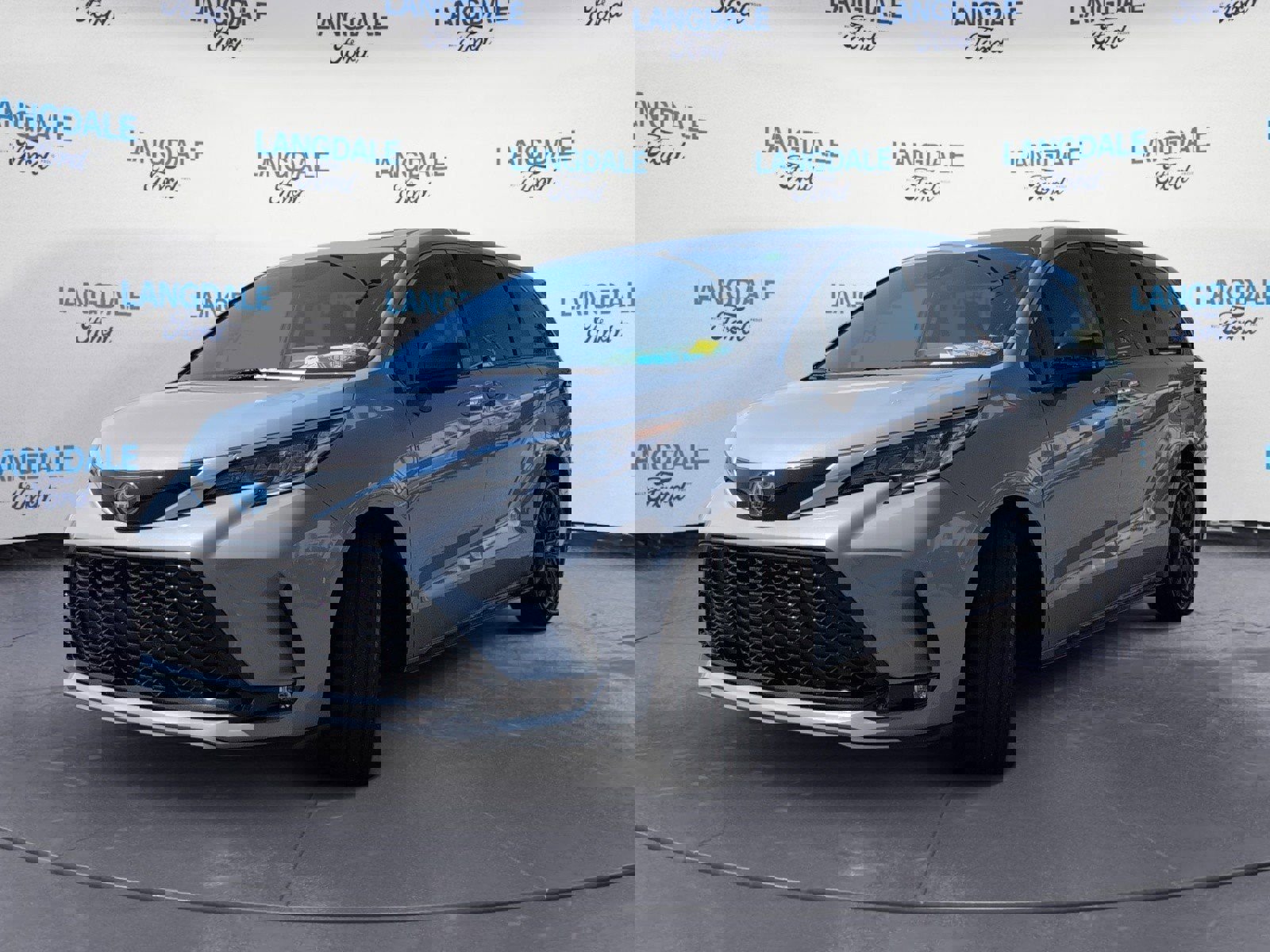 Used 2024 Toyota Sienna XSE image 11