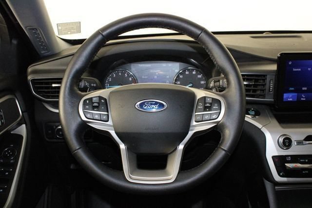 Used 2021 Ford Explorer XLT w/ Equipment Group 202A AWD/4WD image 31