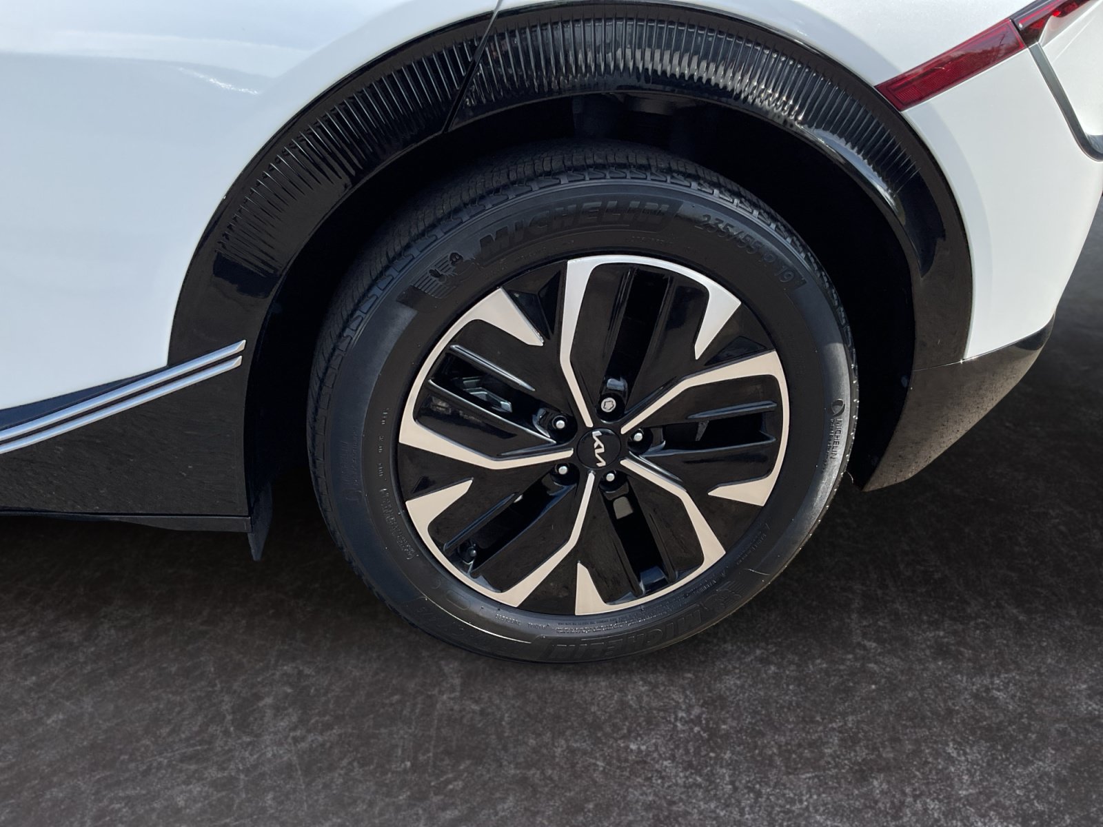 Used 2024 Kia EV6 Wind RWD image 9