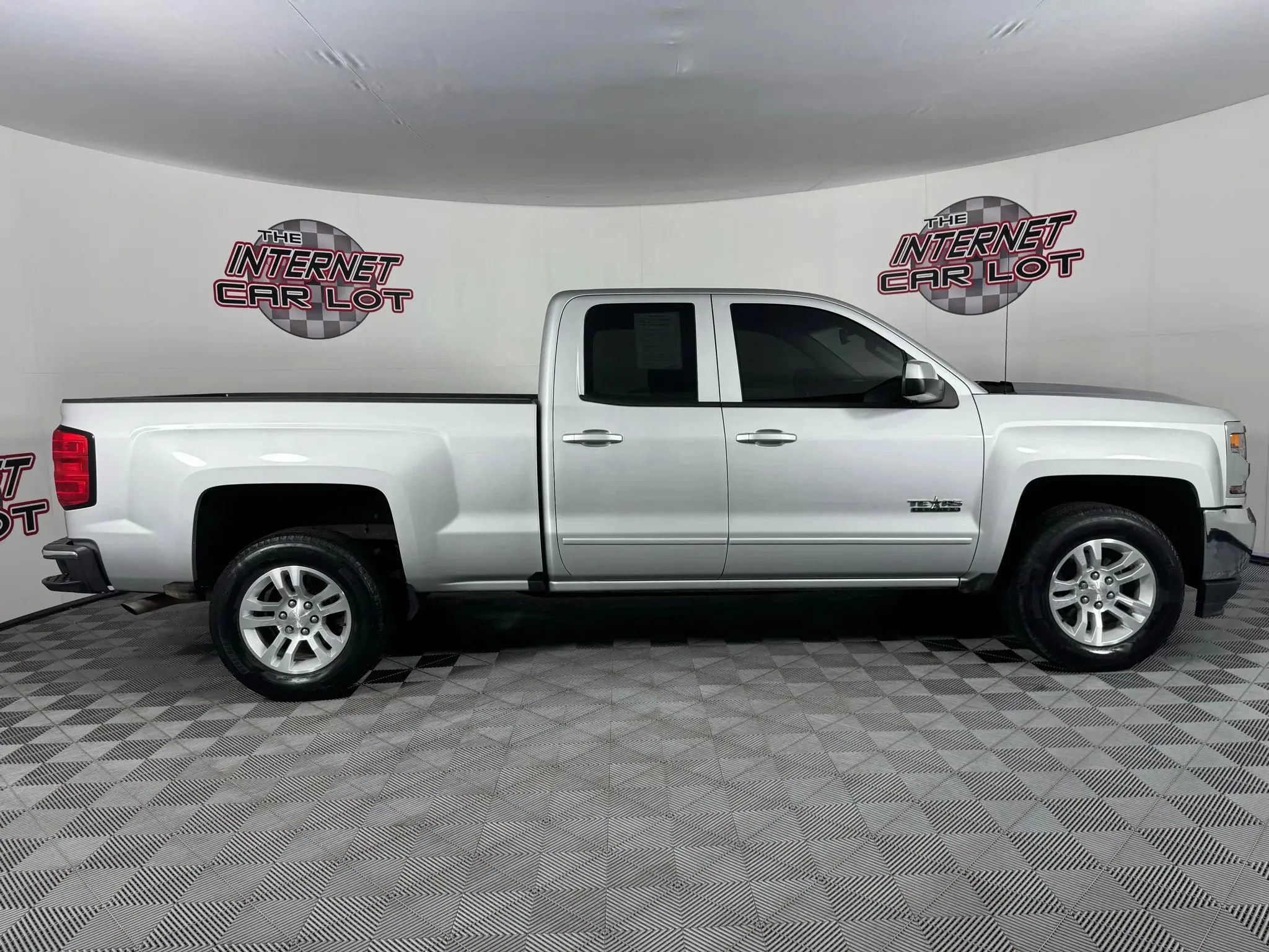 Used 2019 Chevrolet Silverado 1500 LT w/ Texas Edition RWD image 8