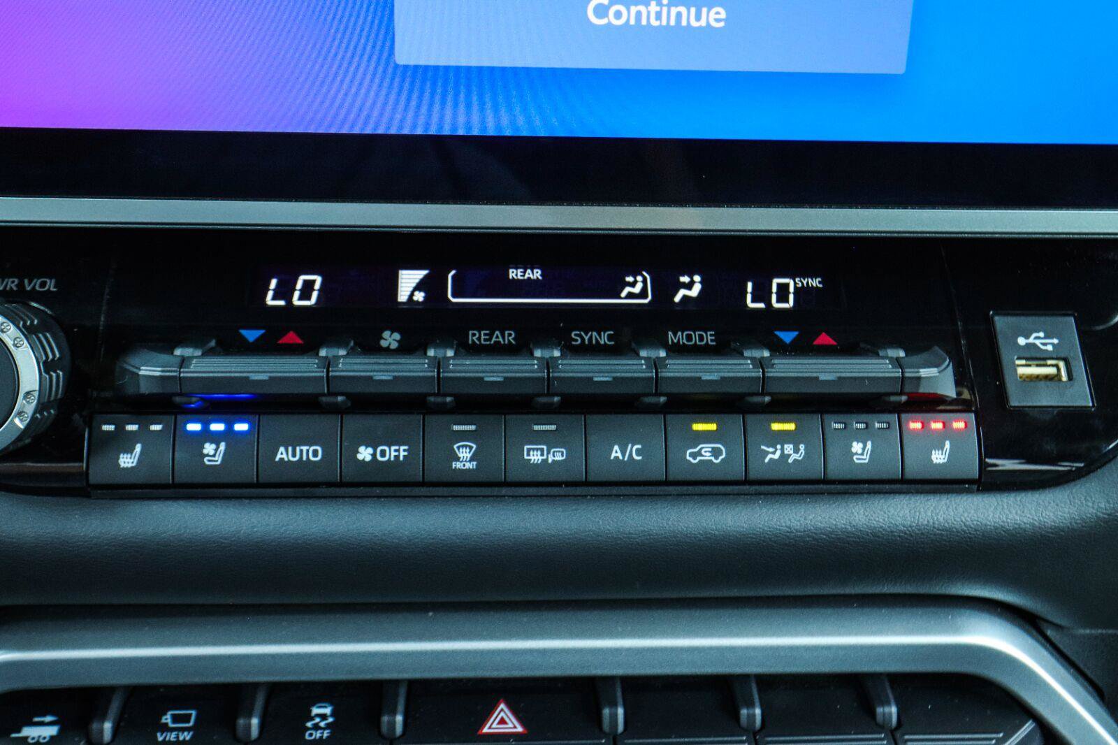Used 2025 Toyota Sequoia Platinum AWD/4WD image 14