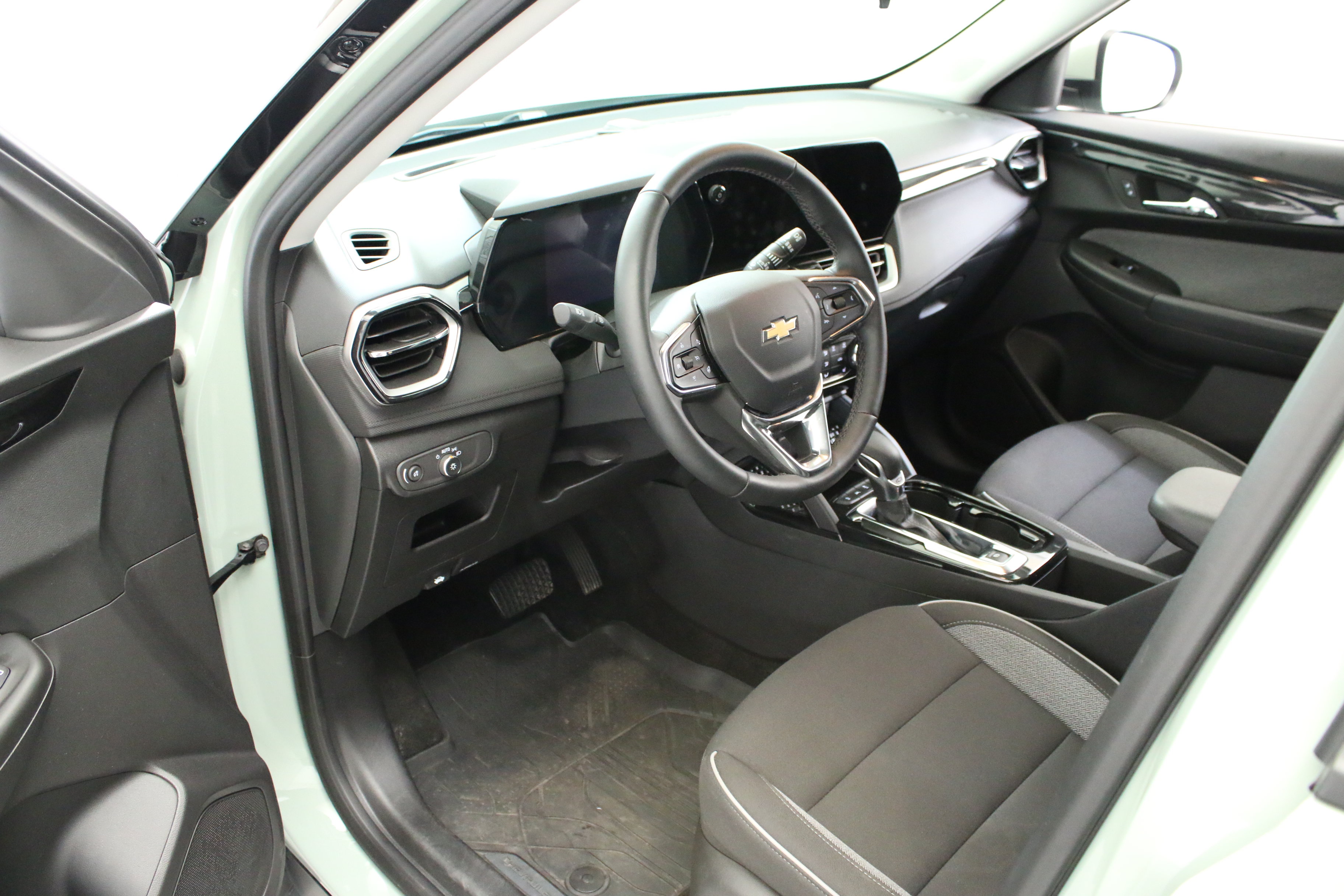 Certified 2026 Chevrolet TrailBlazer LT w/ LT Cold Weather Package FWD image 23