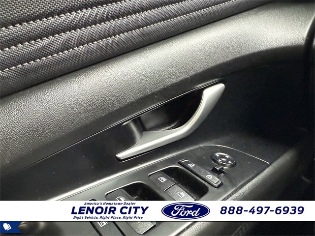 Used 2023 Hyundai Elantra SEL w/ Convenience Package image 19