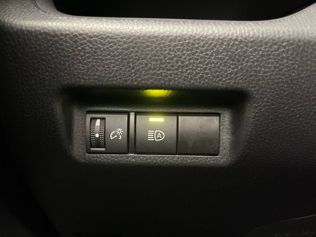 Certified 2025 Toyota RAV4 LE FWD image 28