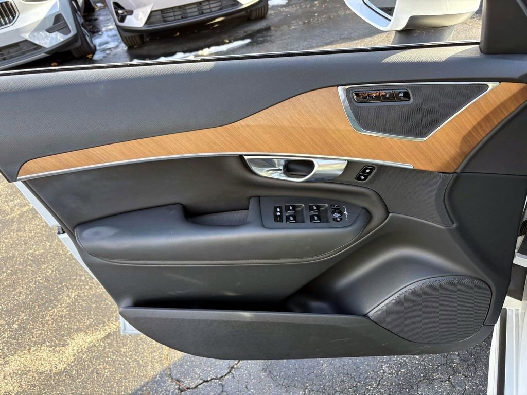 Used 2024 Volvo XC90 B6 Plus image 11