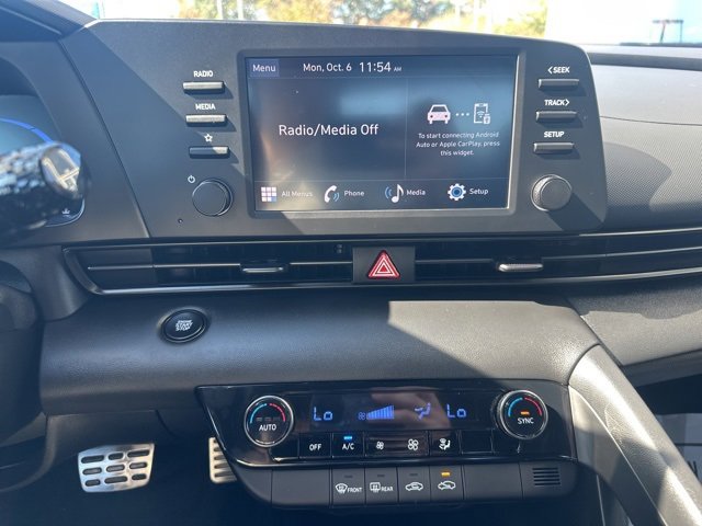 Certified 2025 Hyundai Elantra Sport image 23