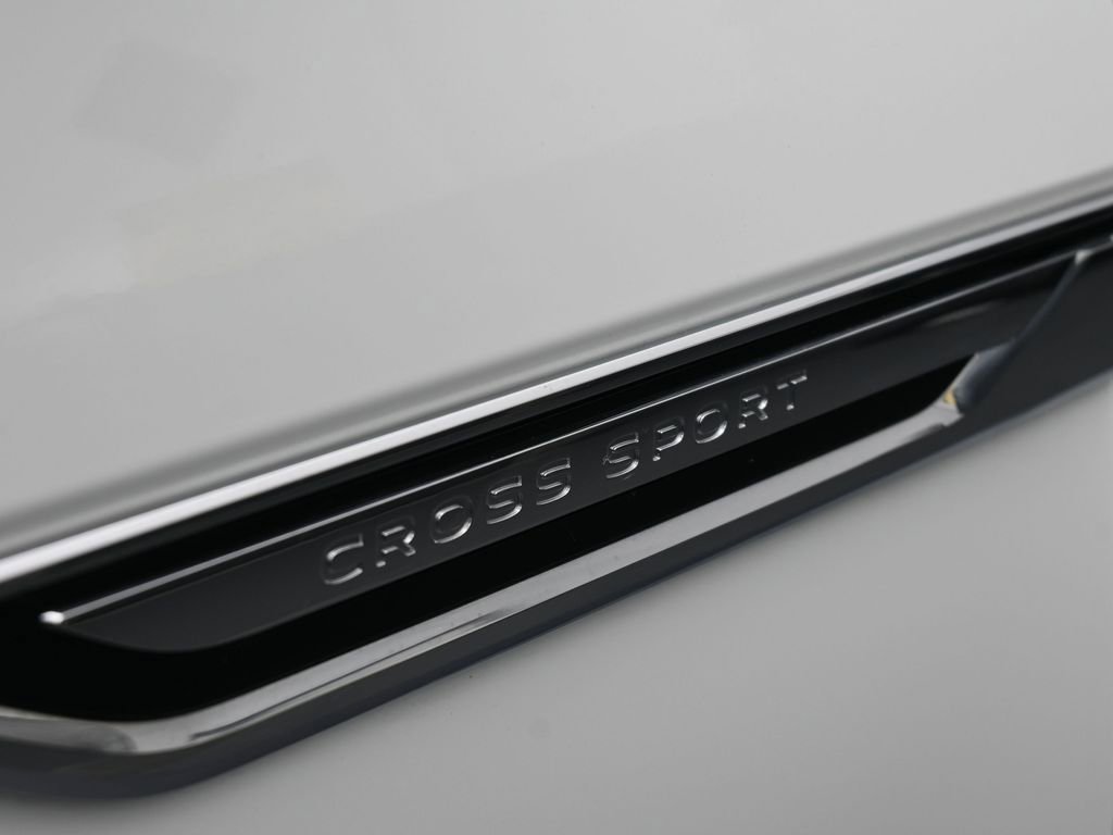 Used 2024 Volkswagen Atlas Cross Sport SE image 39