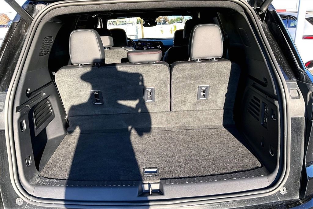 Used 2024 Chevrolet Traverse RS image 48