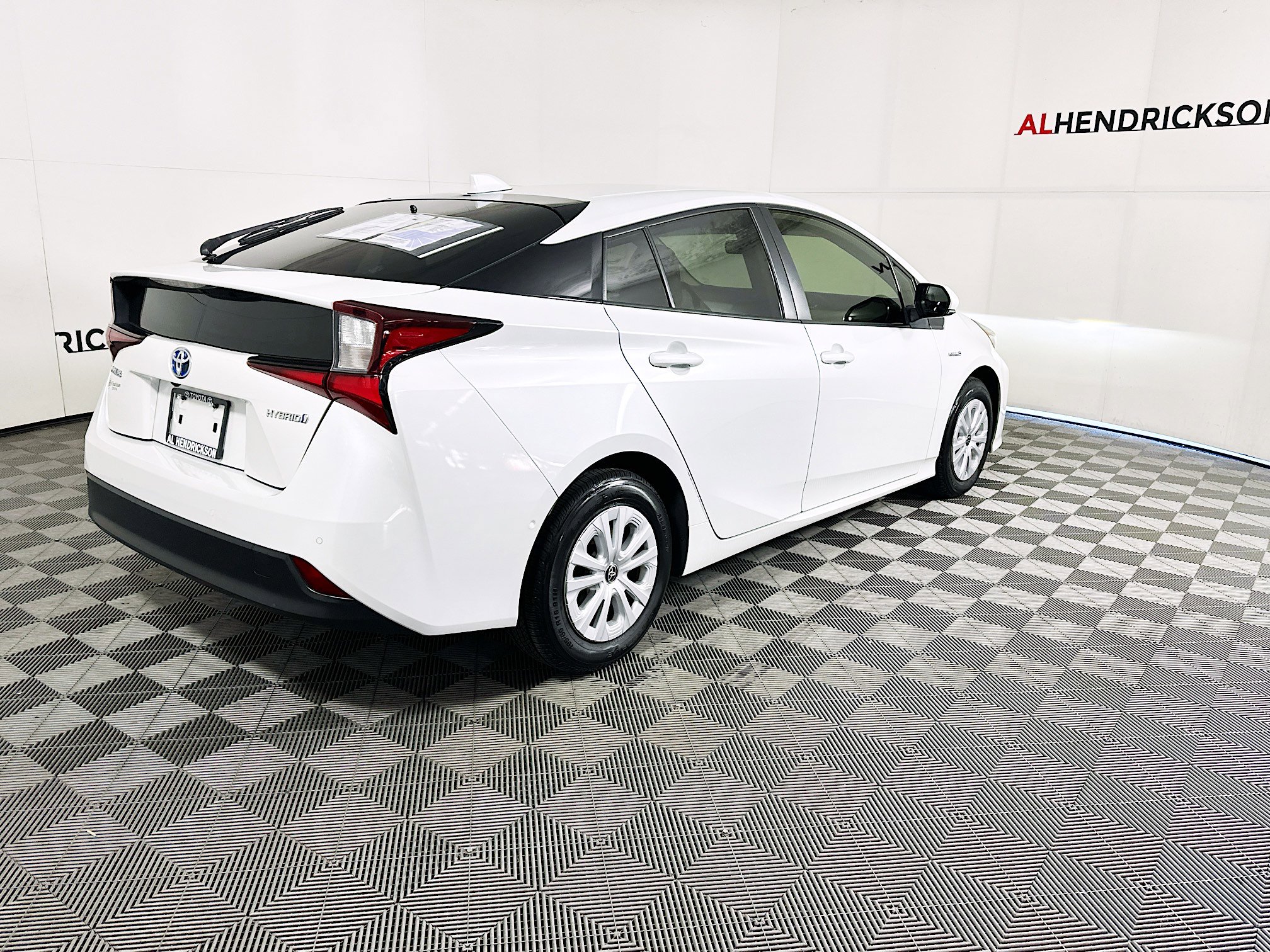 Used 2021 Toyota Prius XLE image 3