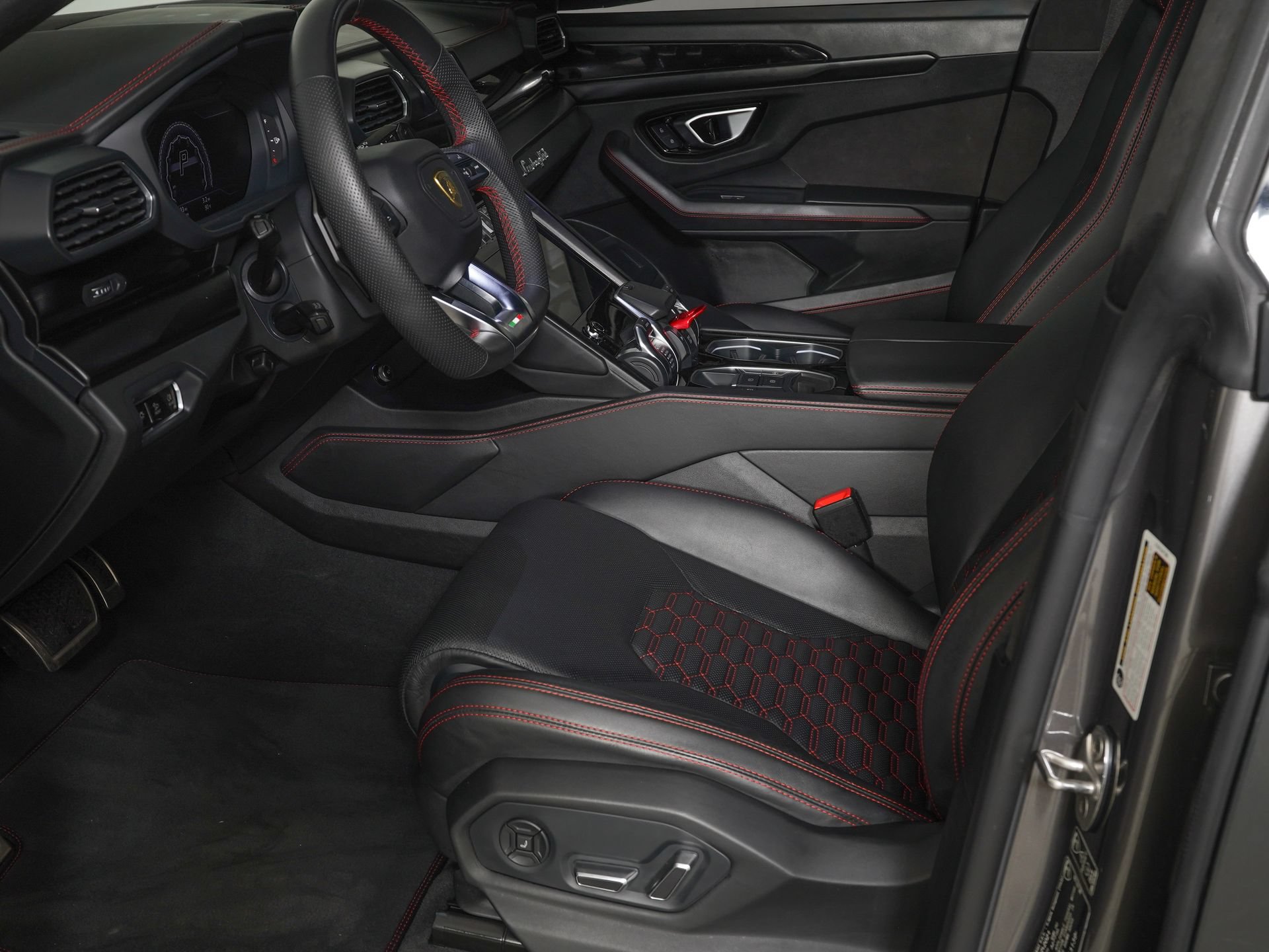 Used 2021 Lamborghini Urus AWD/4WD image 13