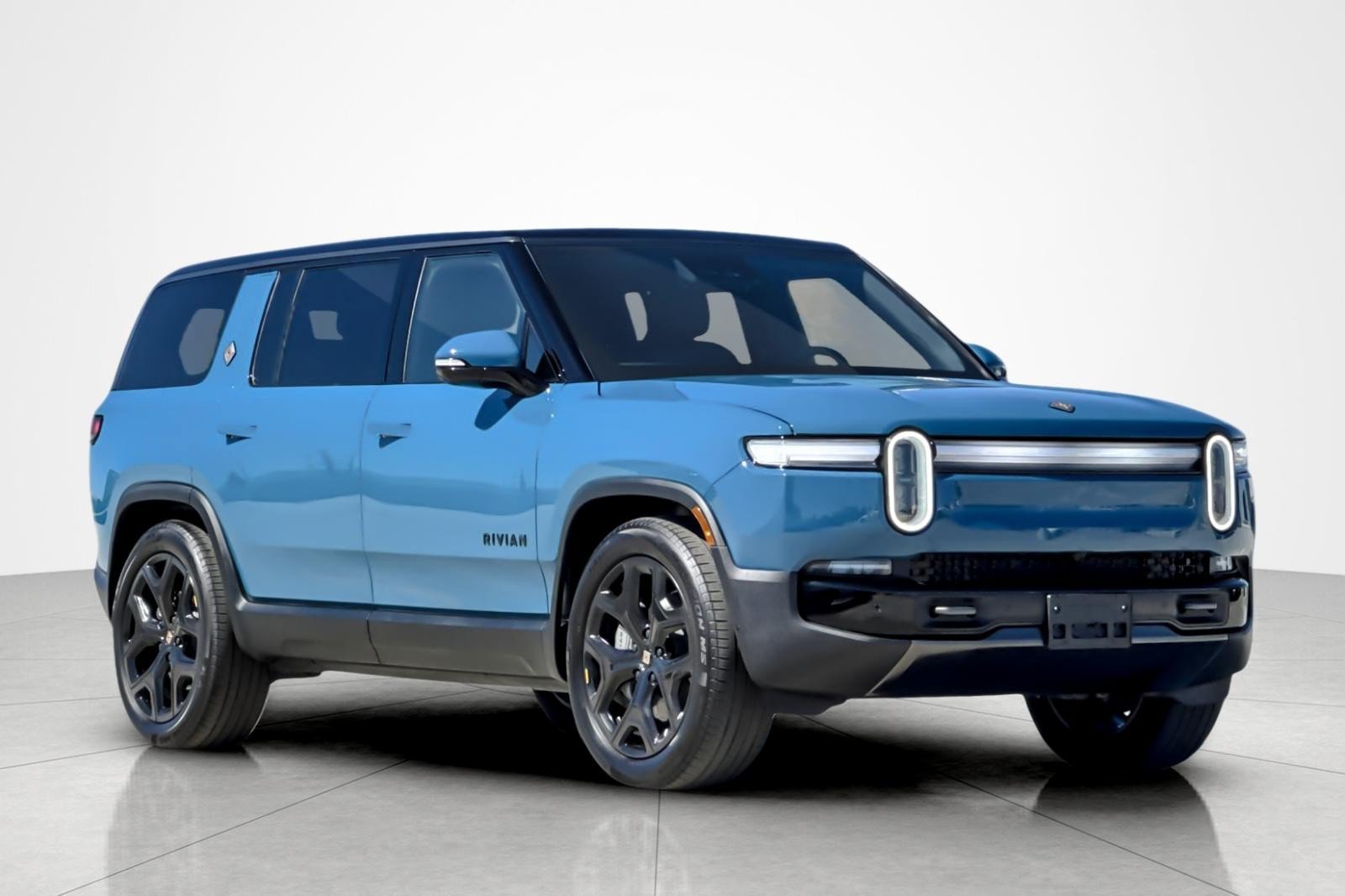 Used 2025 Rivian R1S Adventure Dual AWD/4WD image 7
