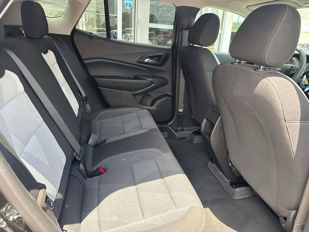Certified 2025 Chevrolet Trax LS w/ LS Convenience Package FWD image 10