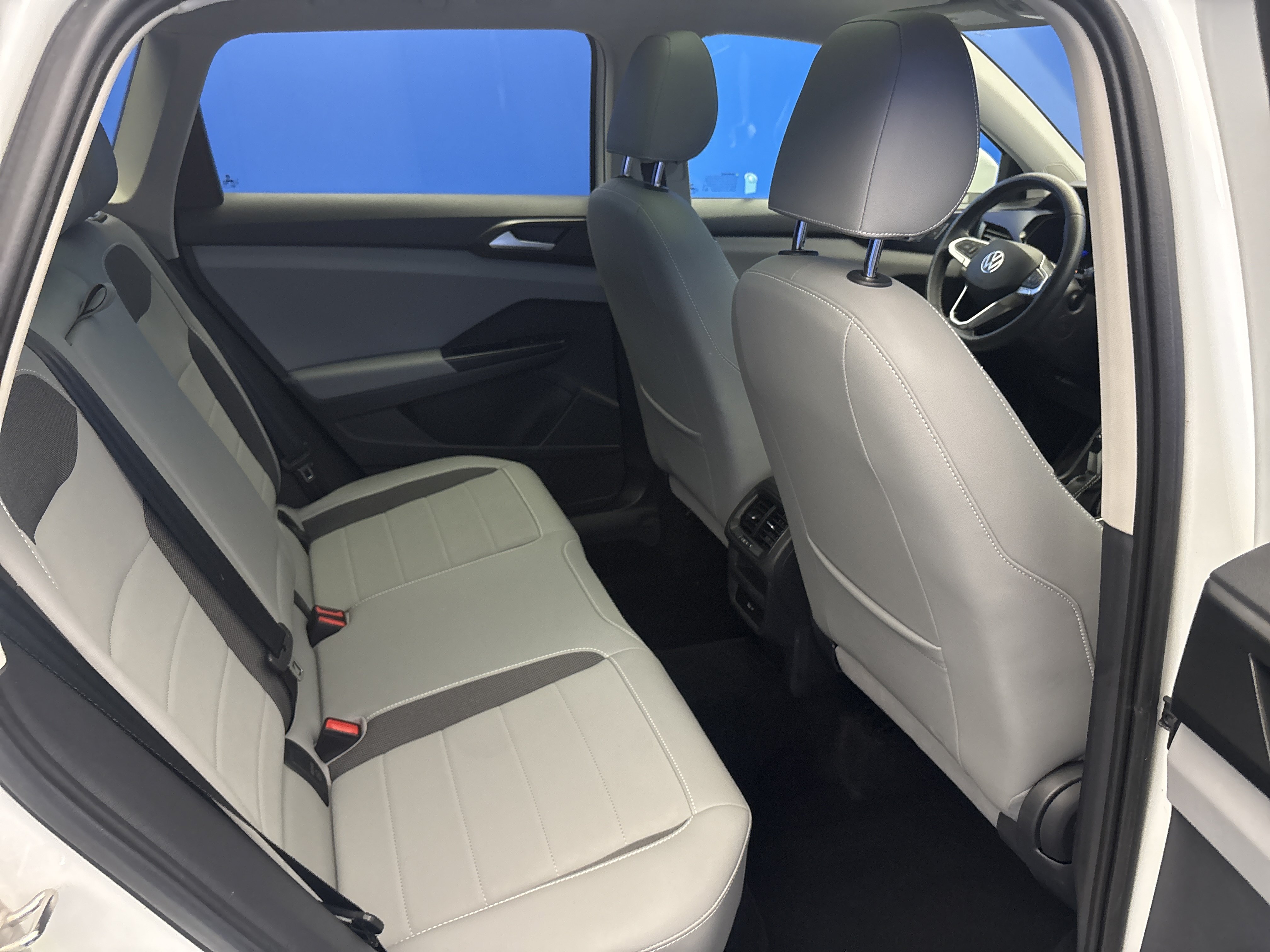 Certified 2023 Volkswagen Taos SE w/ Panoramic Sunroof Package FWD image 26